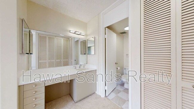 Building Photo - 469 Ena Rd