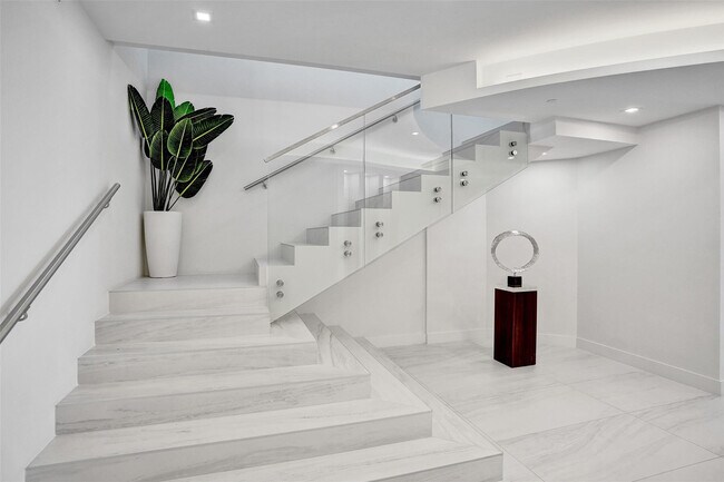 Building Photo - 701 N Fort Lauderdale Beach Blvd