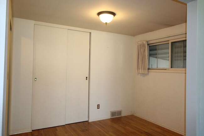 Building Photo - 3123 W Bismark Ave