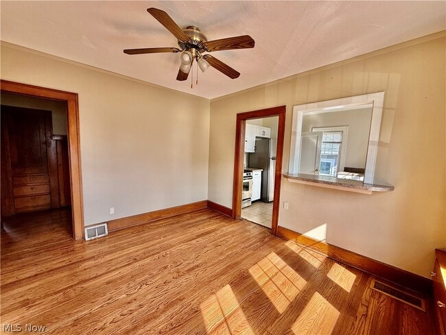 Building Photo - 364 N Chillicothe Rd