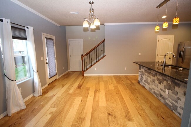 Building Photo - Beautiful 3bdrm 3bath home in Gold Hill Mesa