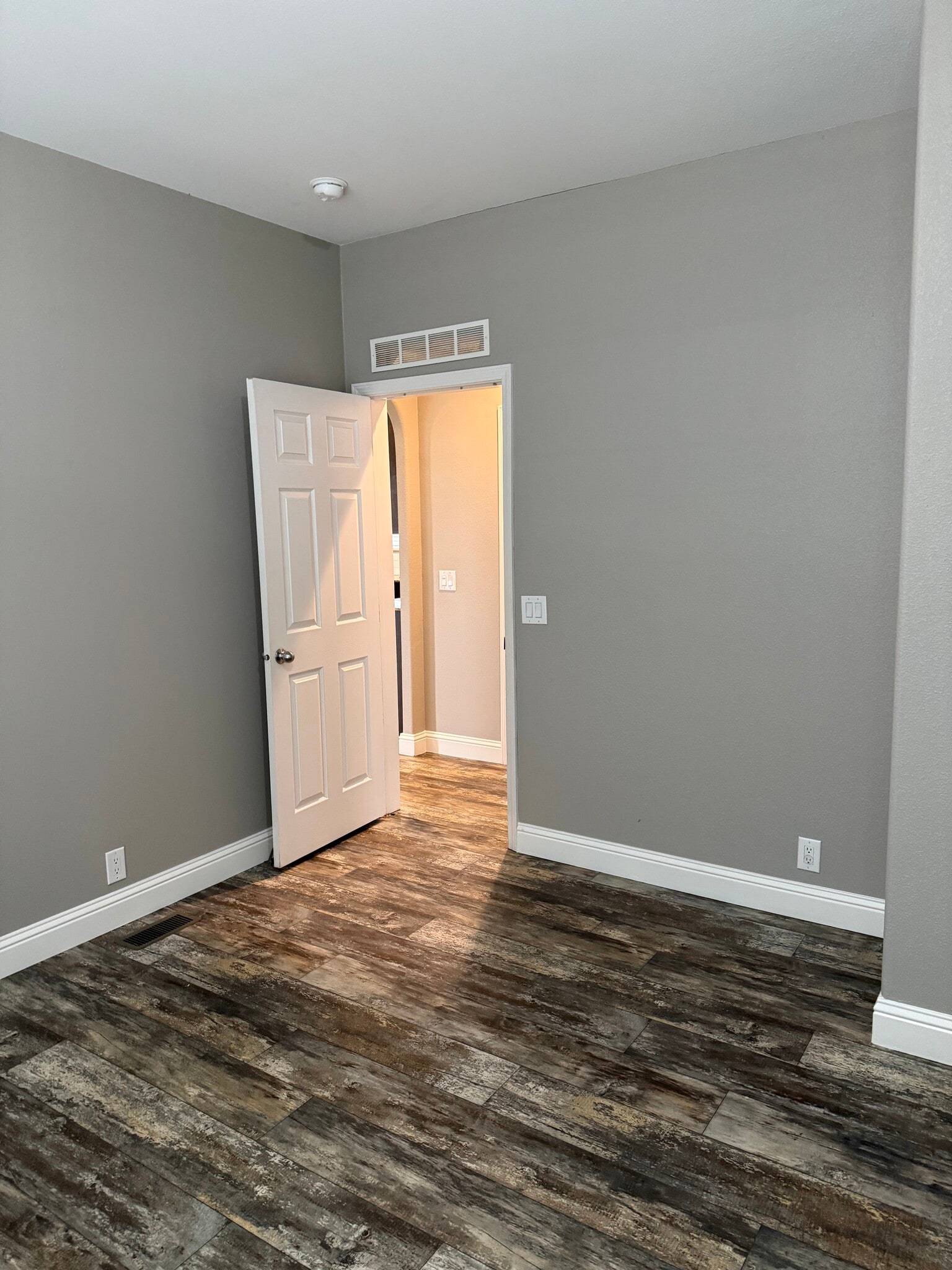 Building Photo - 819 Dianne Dr