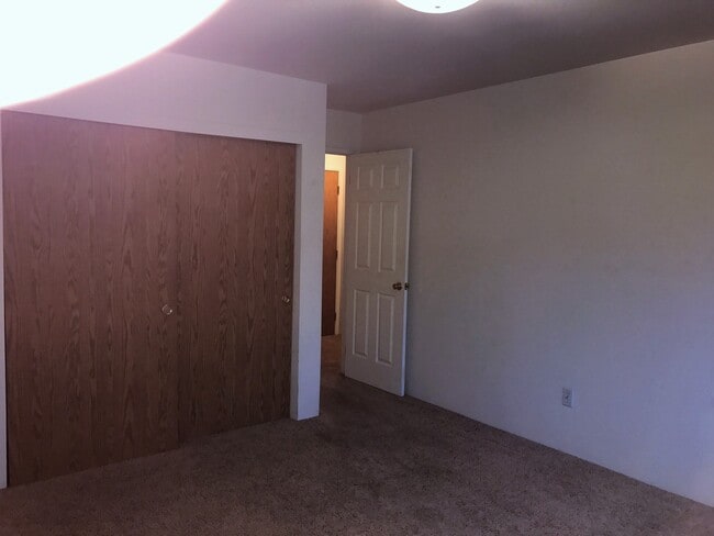 Building Photo - Two bedroom townhouse near Downtown!  Available Now