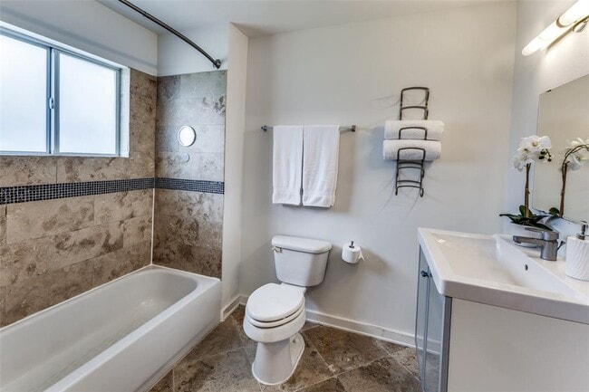 Building Photo - 1802 Harvey St