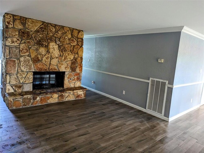 Building Photo - 4127 Swinden Dr