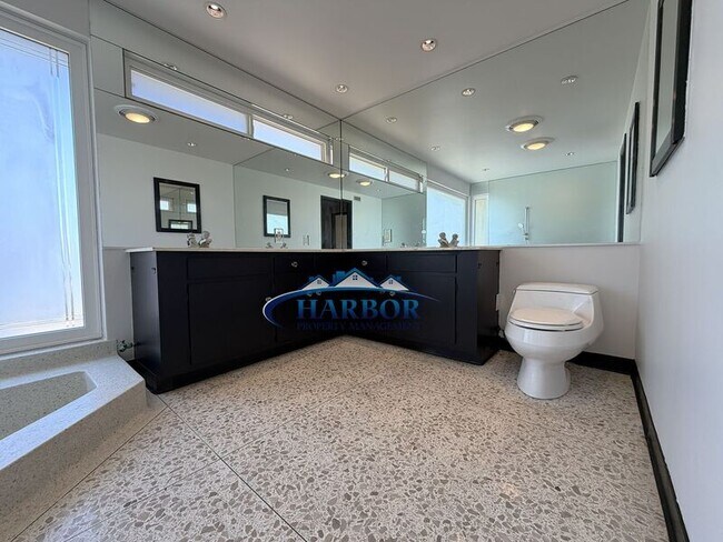 Building Photo - 2315 Sparta Dr