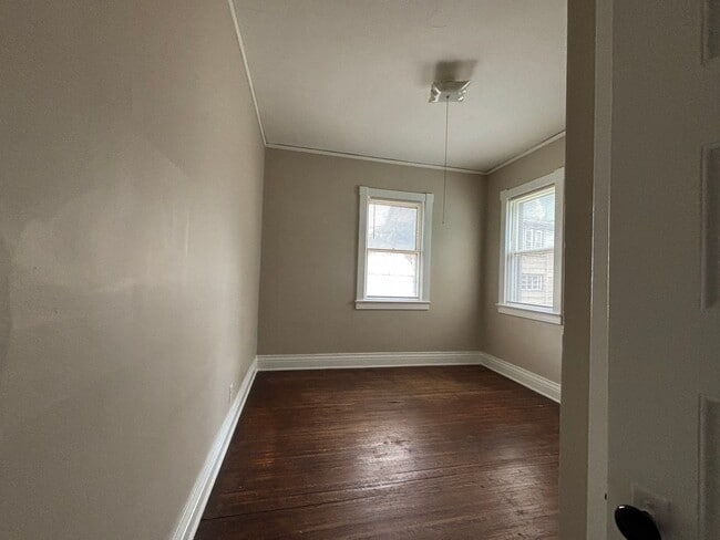 Building Photo - 626 University Ave