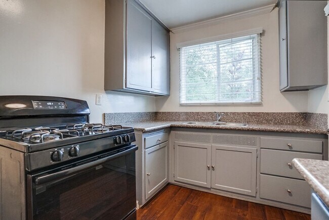 Building Photo - 4319 Santo Tomas Dr