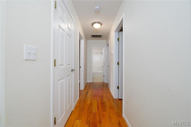 Building Photo - Amazing 4 bedroom 3.5 Bath house