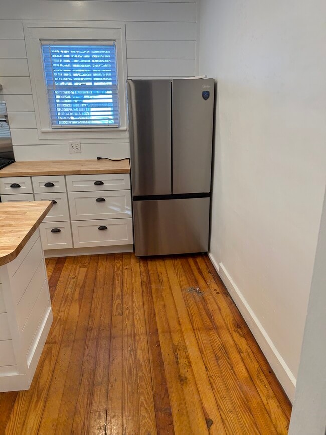 Building Photo - 5107 N College Ave