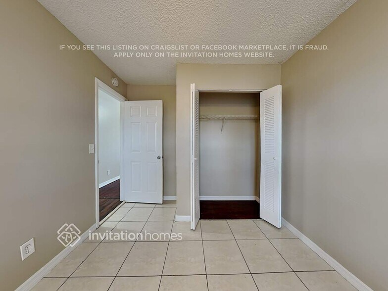 Building Photo - 2431 SW 87th Terrace