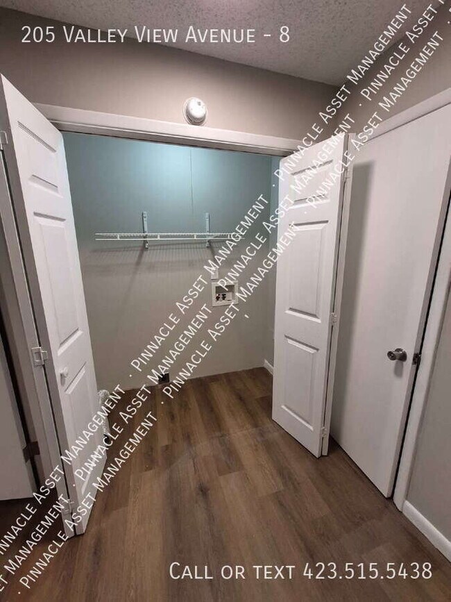 Building Photo - 205 Valley View Ave