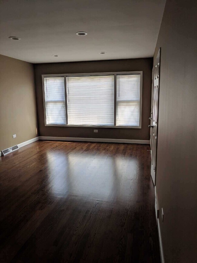 Building Photo - 5540 W 63rd Pl