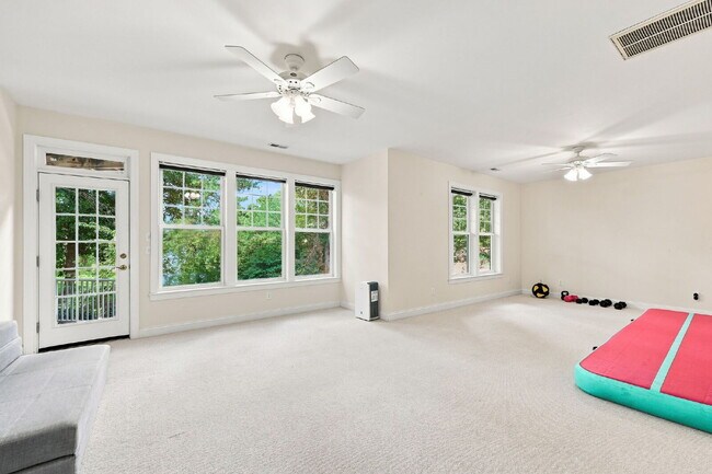 Building Photo - 108 Clay Cir