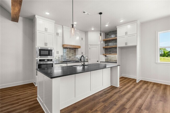 Building Photo - 431 Silverview Ave