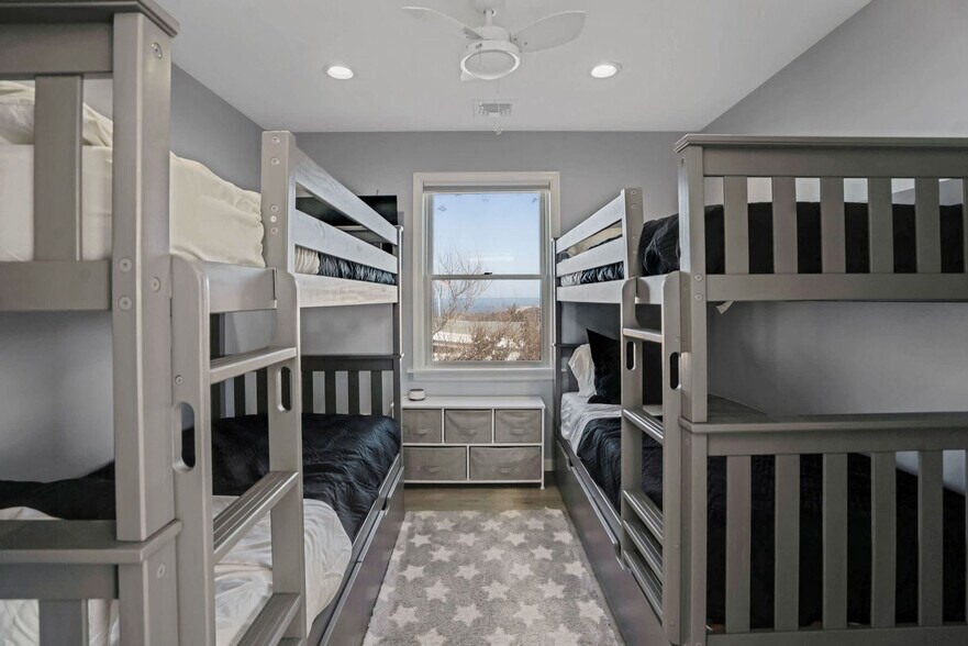 Building Photo - 76 Creek Rd