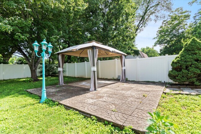 Building Photo - Great location in Five Points Area!