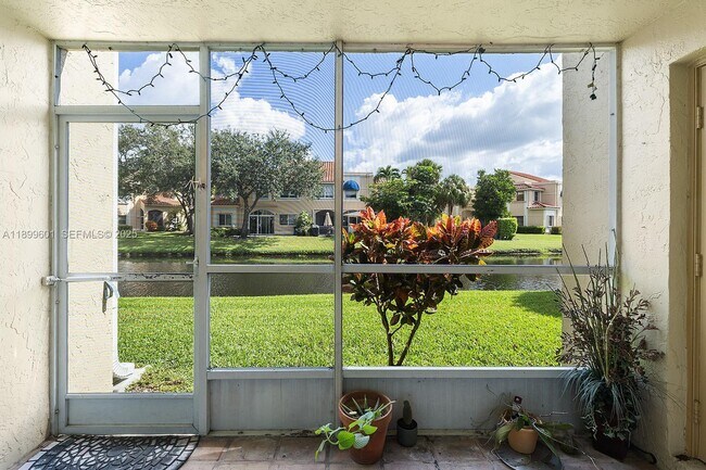 Building Photo - 428 Lakeview Dr