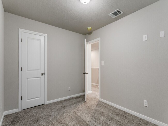 Building Photo - 1 Month Free Rent! New Construction Duplex!