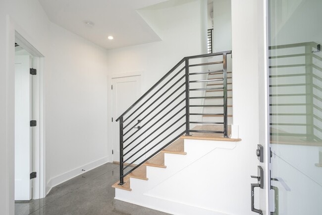 Building Photo - 522 Cliff Cir