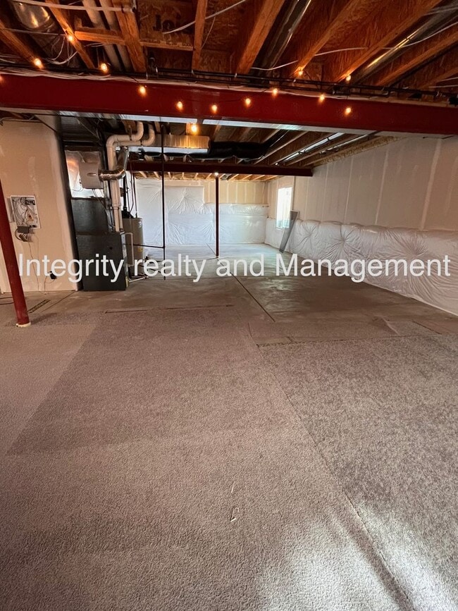 Building Photo - 4 Bed/3 Bath, 3,550 Sqft -1057 Clear Sky W...