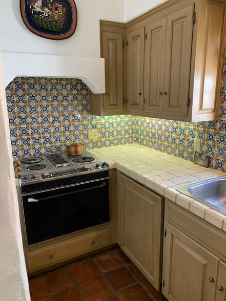 Building Photo - 17 Encina Dr