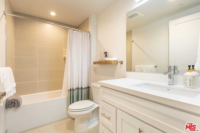 Building Photo - 3726 Kelton Ave