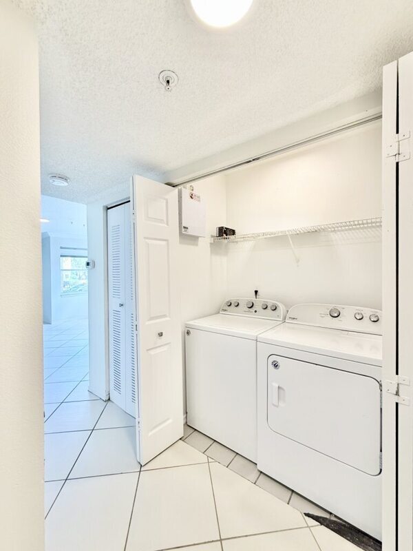 Building Photo - 2400 Feather Sound Dr