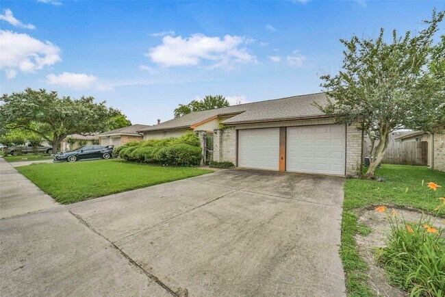 Building Photo - 16323 Summer Dawn Ln