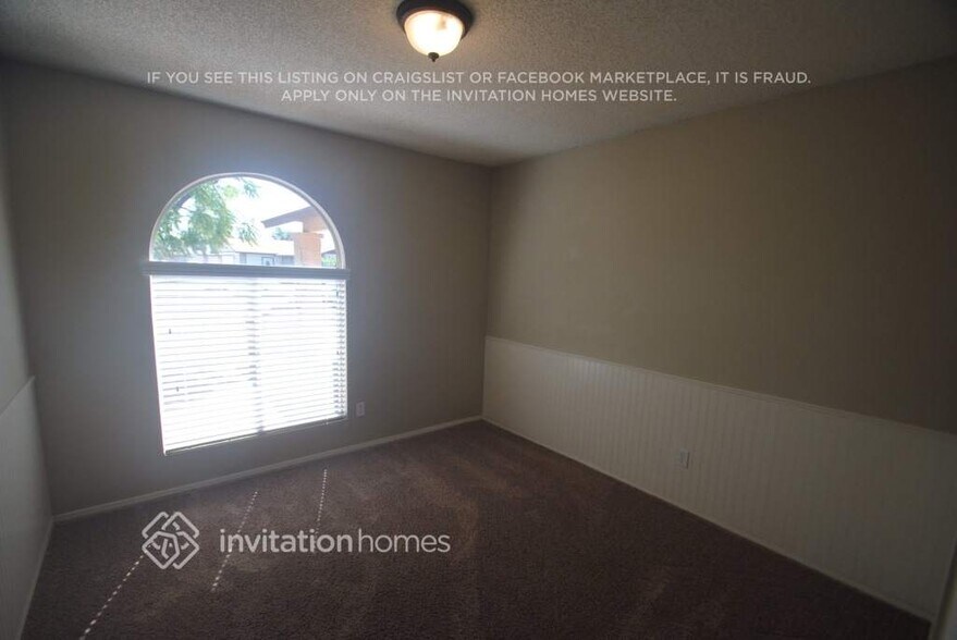 Building Photo - 656 S Robin Ln