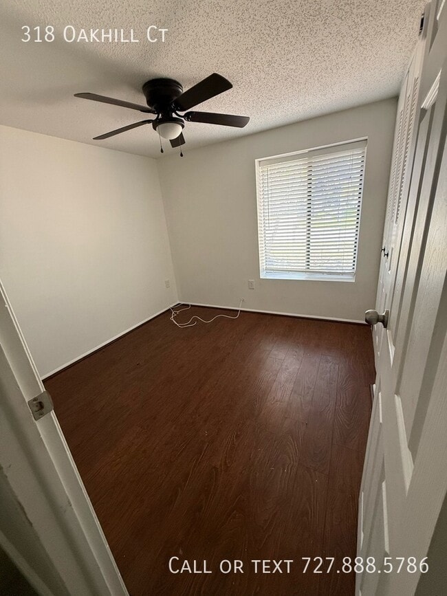 Building Photo - 318 Oakhill Ct