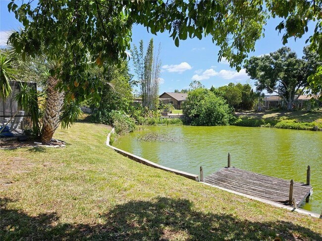 Building Photo - 492 E Shade Dr