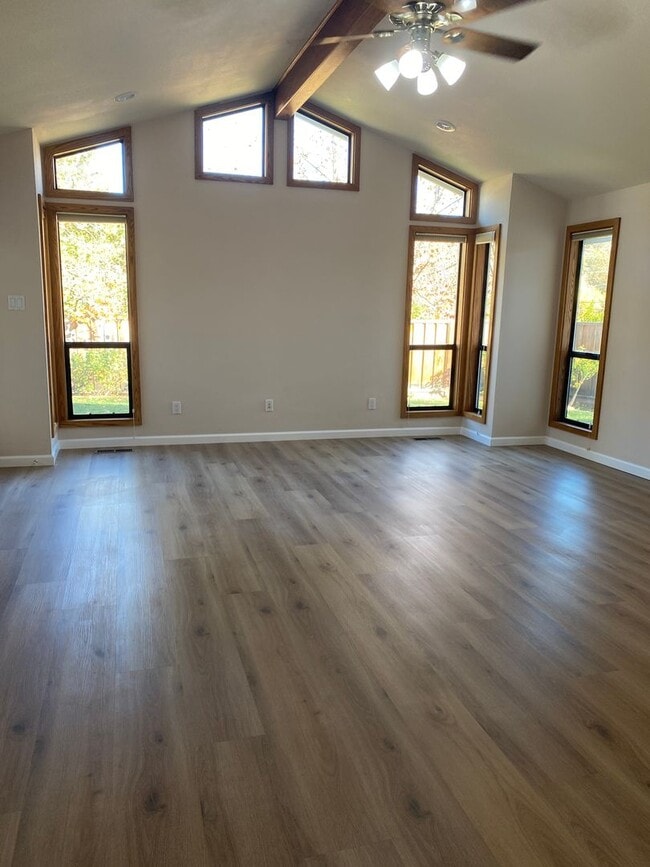 Building Photo - Pleasanton Heights 3BD, 2BA, Single Story, Great Location near downtown, Top Schools