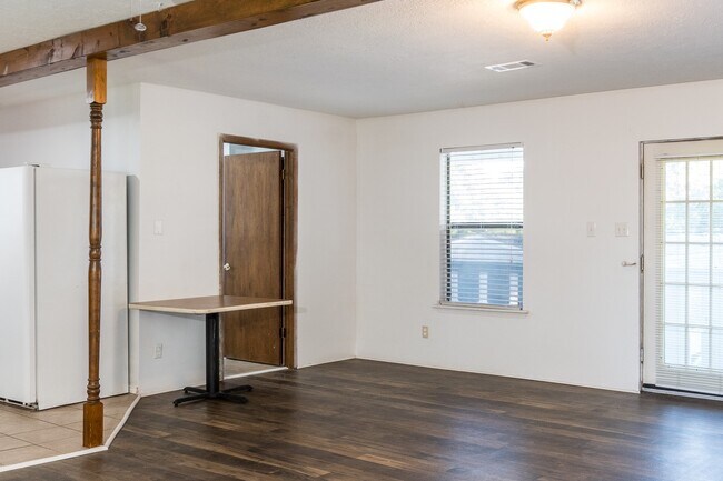 Building Photo - 15602 Treichel Rd