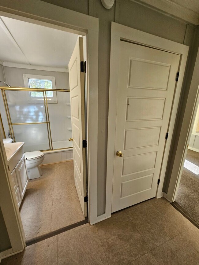 Building Photo - Rental in Jacksonville