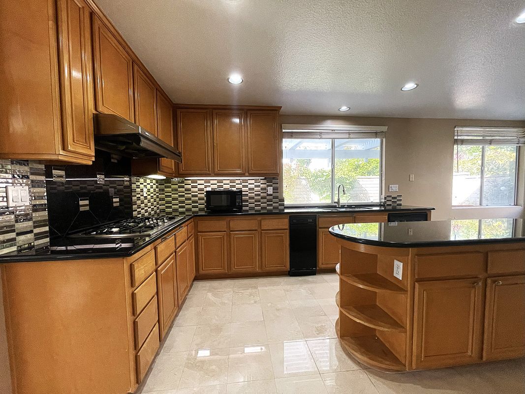 Building Photo - 9755 Lipari