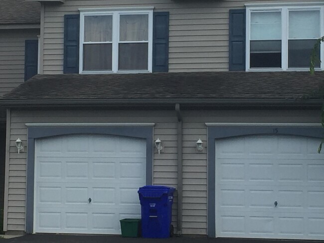 Building Photo - 7 Bluefield Manor