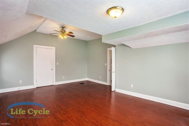 Building Photo - 2 br, 1 bath Triplex - 248 Henry Ave SE