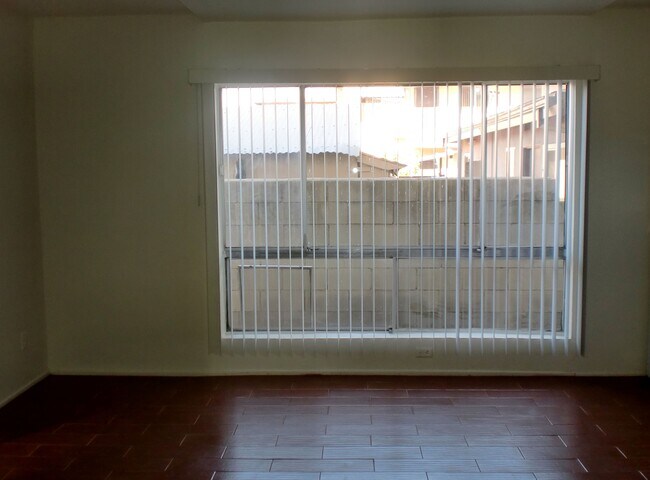 Building Photo - 17433 Vanowen St