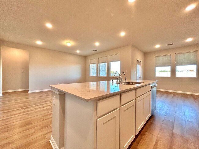 Building Photo - Stunning 4-Bed + Office Home in Lagos Community!