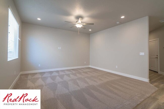 Building Photo - Modern 4-Bed Townhome in Hurricane Heights