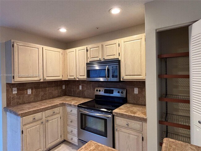 Building Photo - 9366 Arborwood Cir