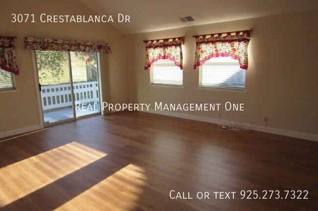Building Photo - 3071 Crestablanca Dr