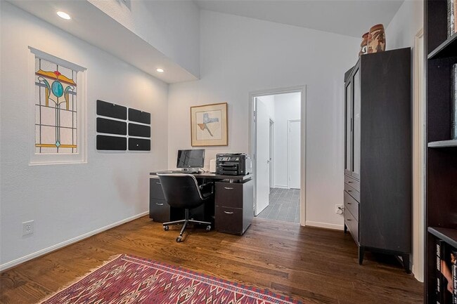 Building Photo - 608 Colquitt St