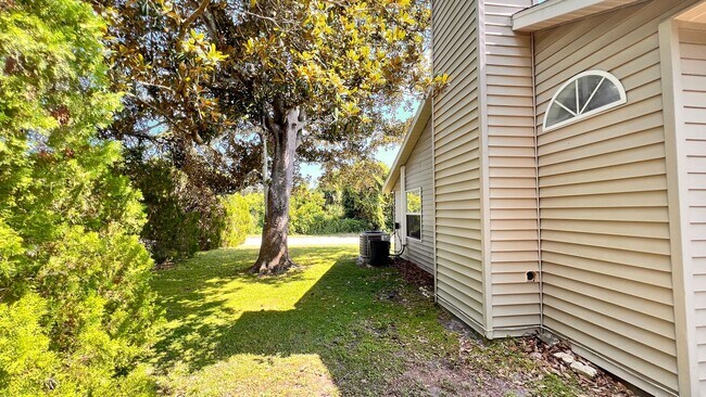 Building Photo - 23 Winding Woods Trail