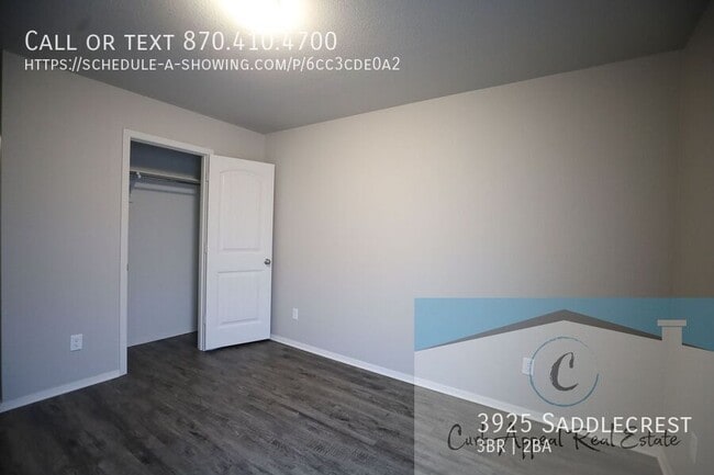 Building Photo - Move in special $700!! Beautiful 3 bed / 2...