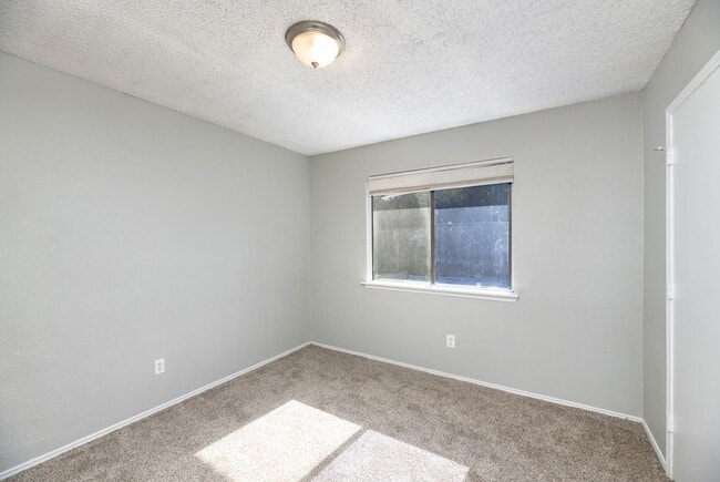 Building Photo - AVAILABLE NOW! NICE 3 BEDROOM HOME LOCATED IN ARLINGTON, TEXAS!