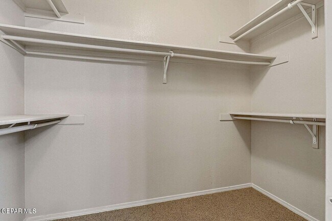 Building Photo - 10429 Silvercloud Dr