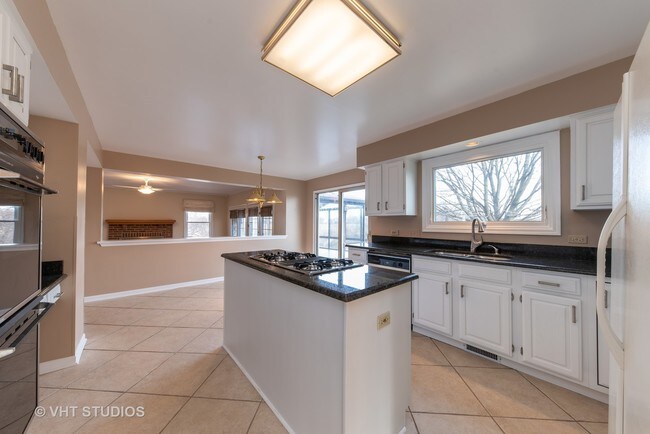 Building Photo - 565 Coventry Ln