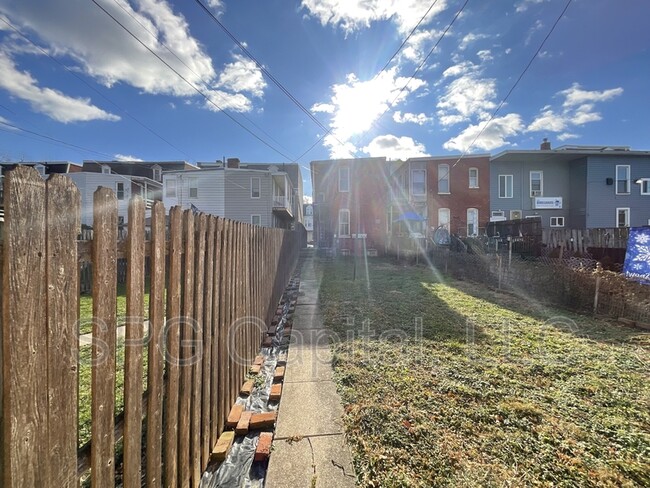 Building Photo - 659 W Philadelphia St